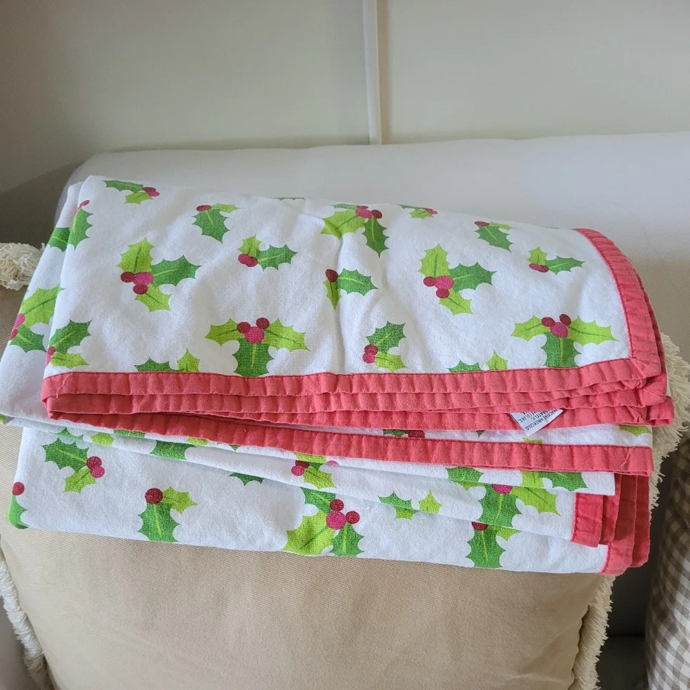 Vintage Heavy Cotton Christmas Festive Holly Print Tablecloth.